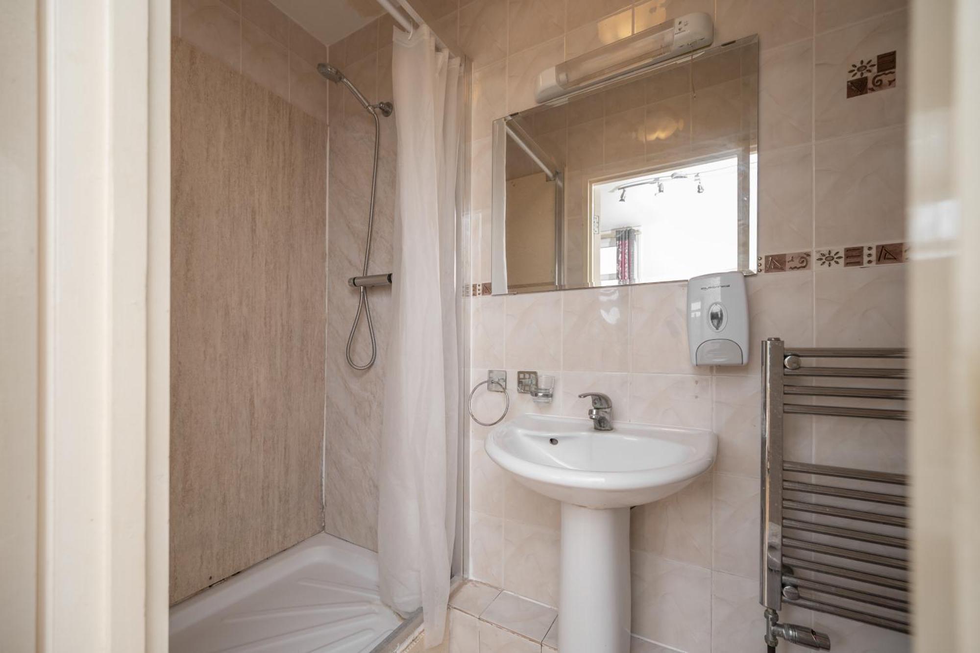 Flexistay Aparthotel Tooting London Bagian luar foto