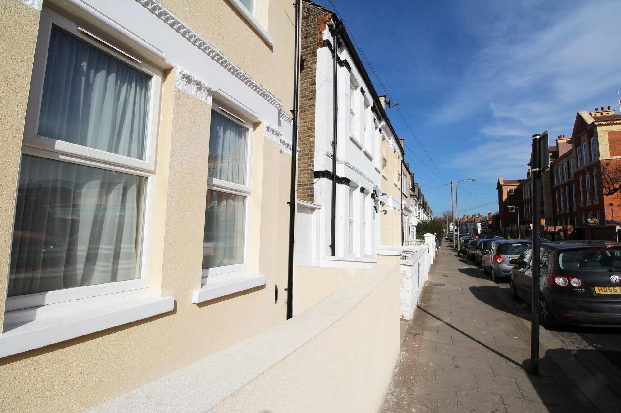 Flexistay Aparthotel Tooting London Bagian luar foto